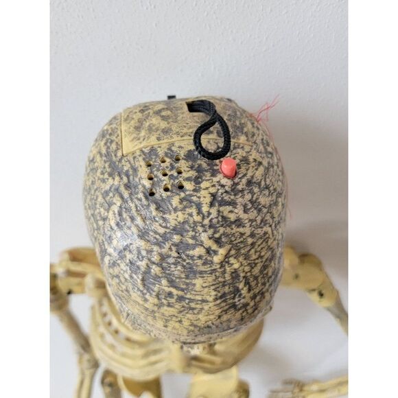 Vintage Paper magic 1998 AS IS animated skeleton Halloween hanging prop decor - Picture 8 of 16